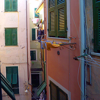 camera sul retro, vista su Via Mazzini