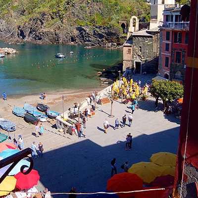 common area, view on Piazza Marconi